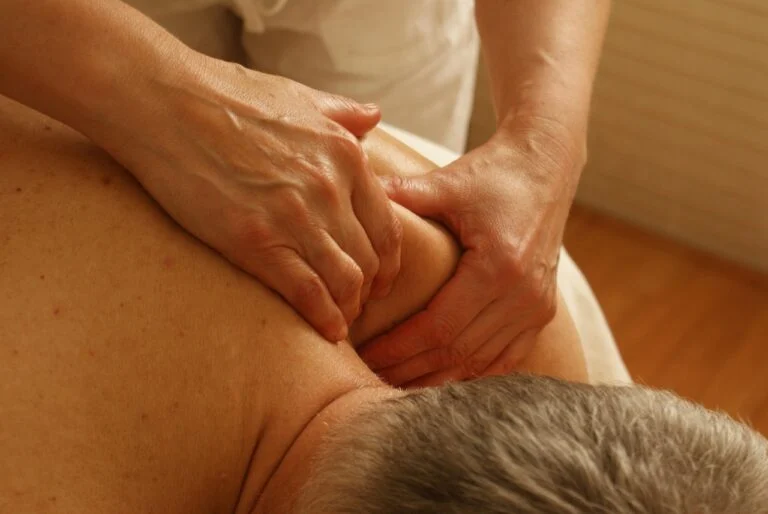 The Benefits of Working With a Pain Management Doctor for Long-Term Pain Relief